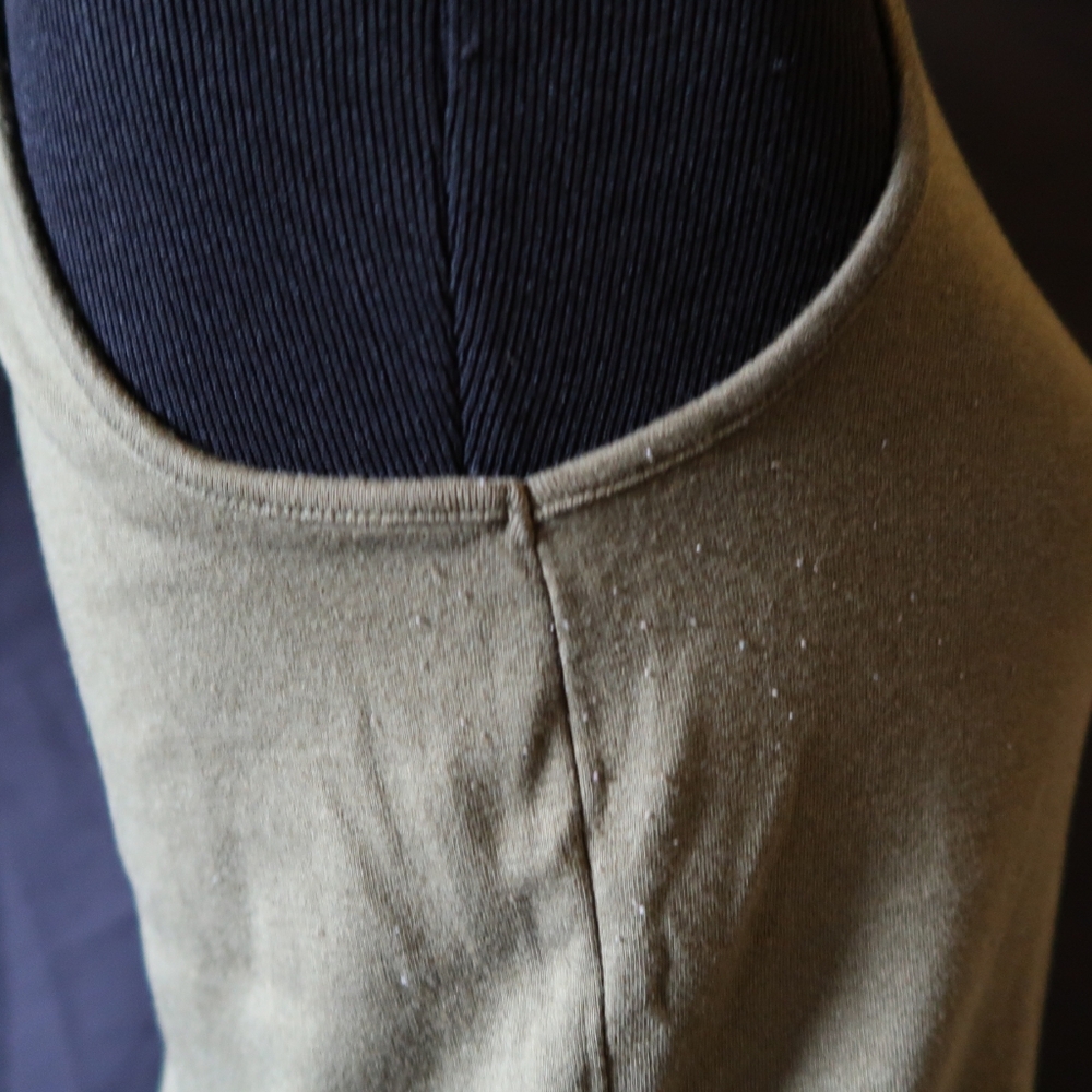 Tanktops - Picture 16 of 16